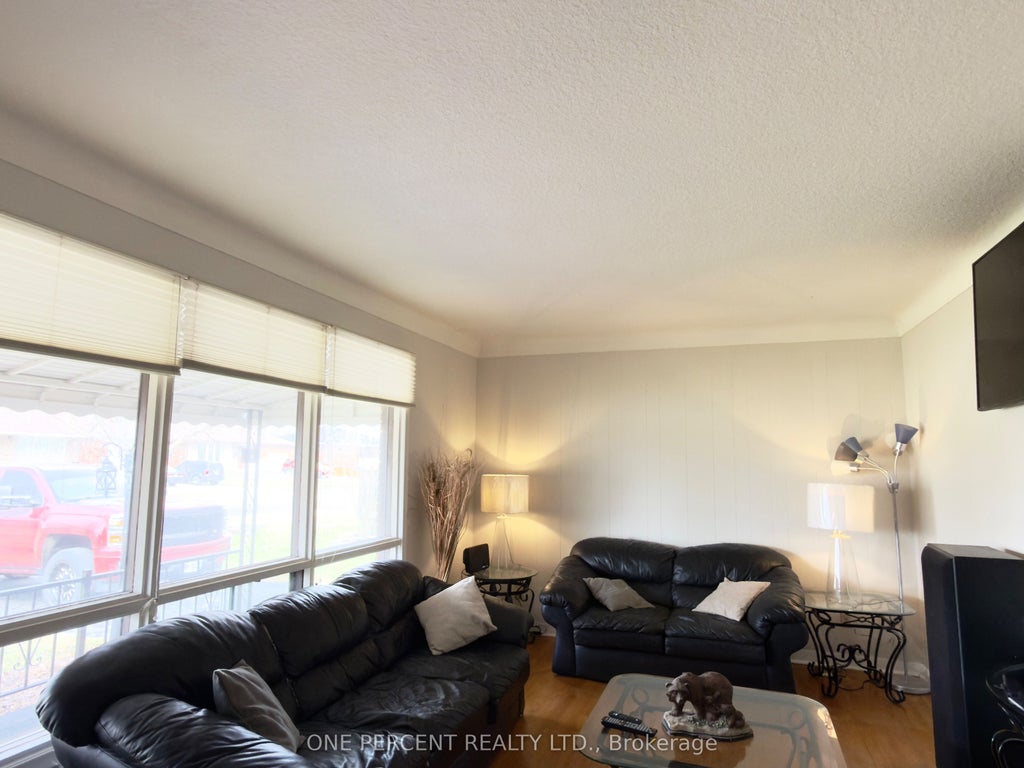 Photo of 37 Empress Avenue, Welland, ON L3B 1K6 (MLS # X13752476)