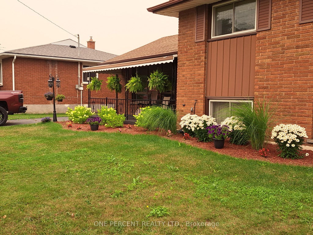 Photo of 37 Empress Avenue, Welland, ON L3B 1K6 (MLS # X13752476)