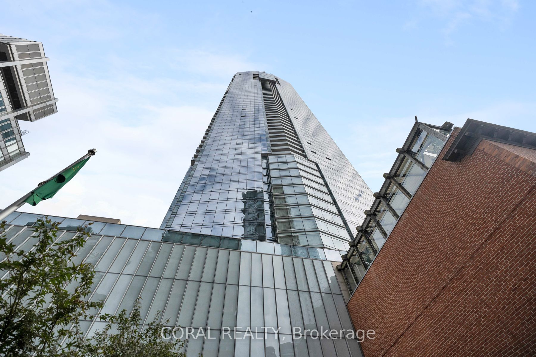 180 University Avenue 3705