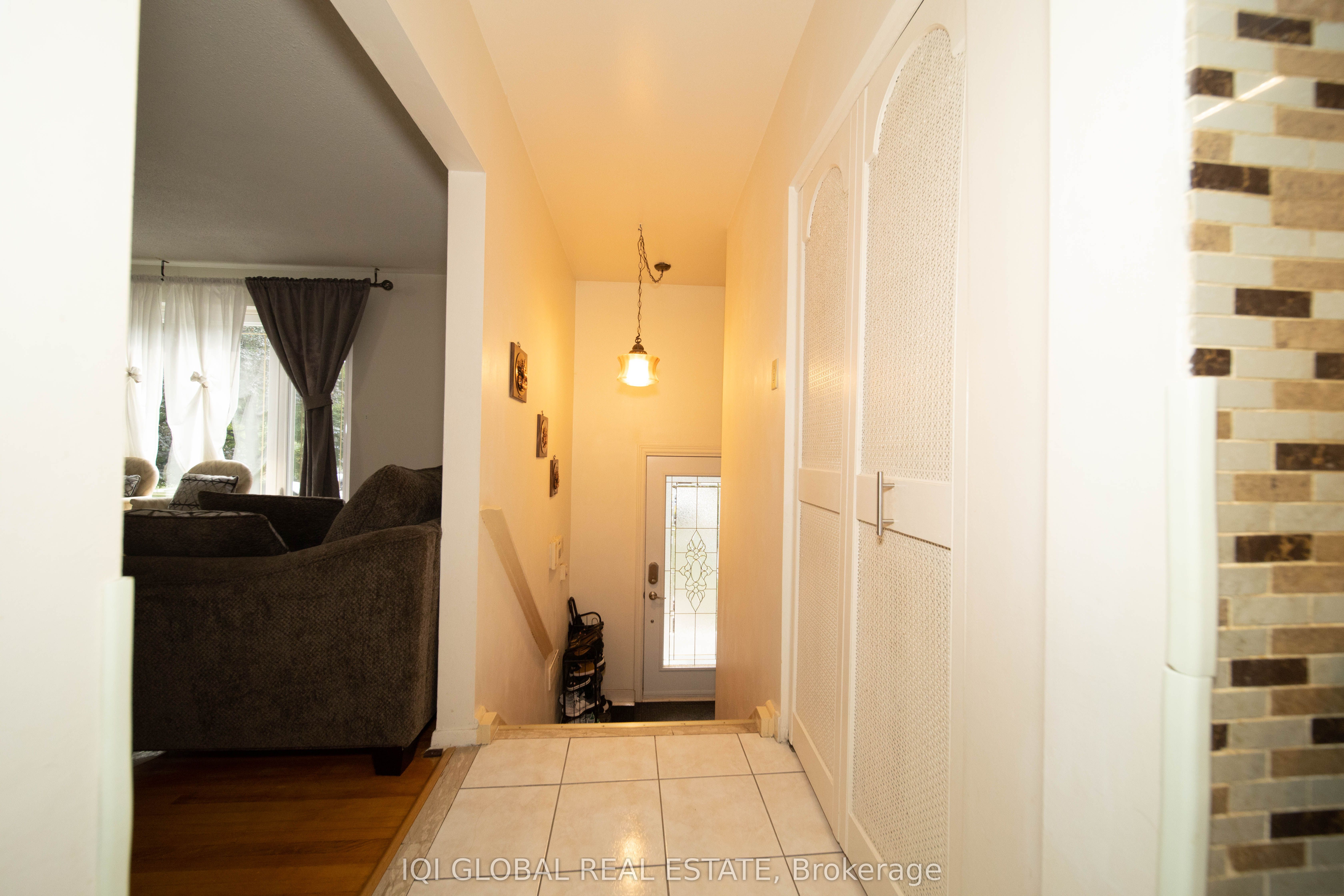 31 REGATTA CRES Crescent E