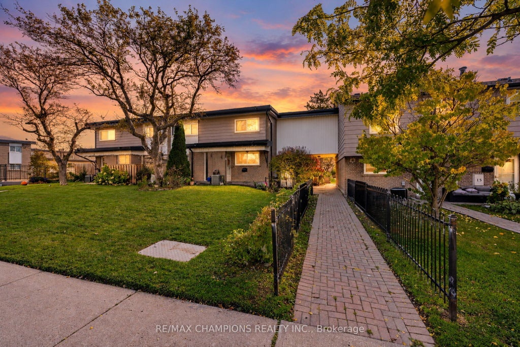 Photo of 925 Bayly Street #17, Pickering, ON L1W 1L4 (MLS # E14113424)