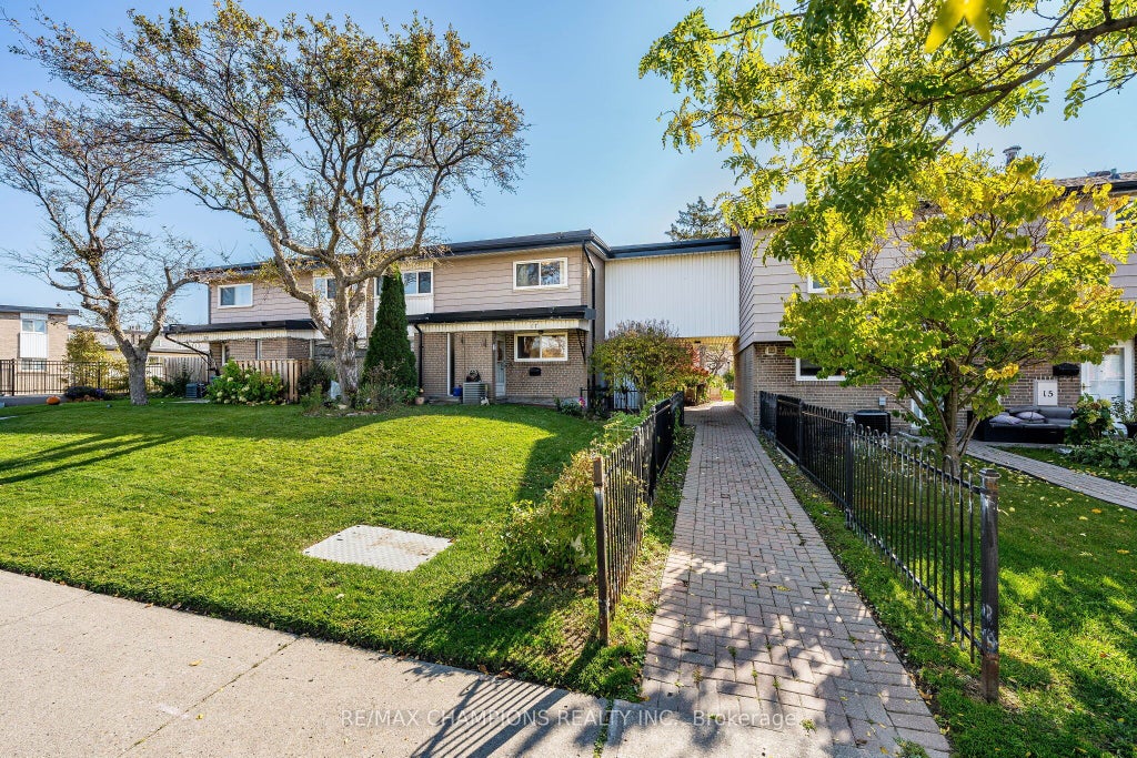 Photo of 925 Bayly Street #17, Pickering, ON L1W 1L4 (MLS # E14113424)