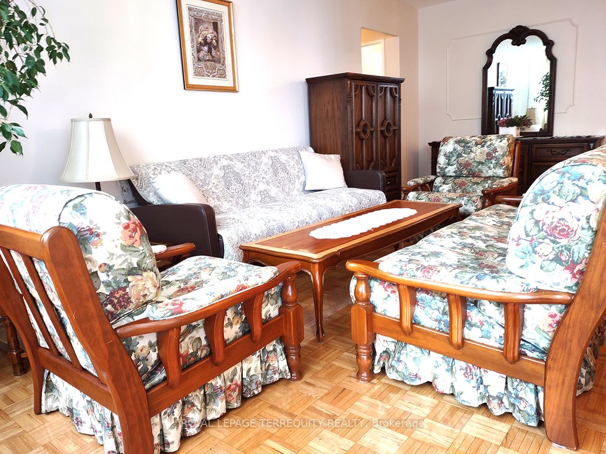 451 The West Mall N/A 917