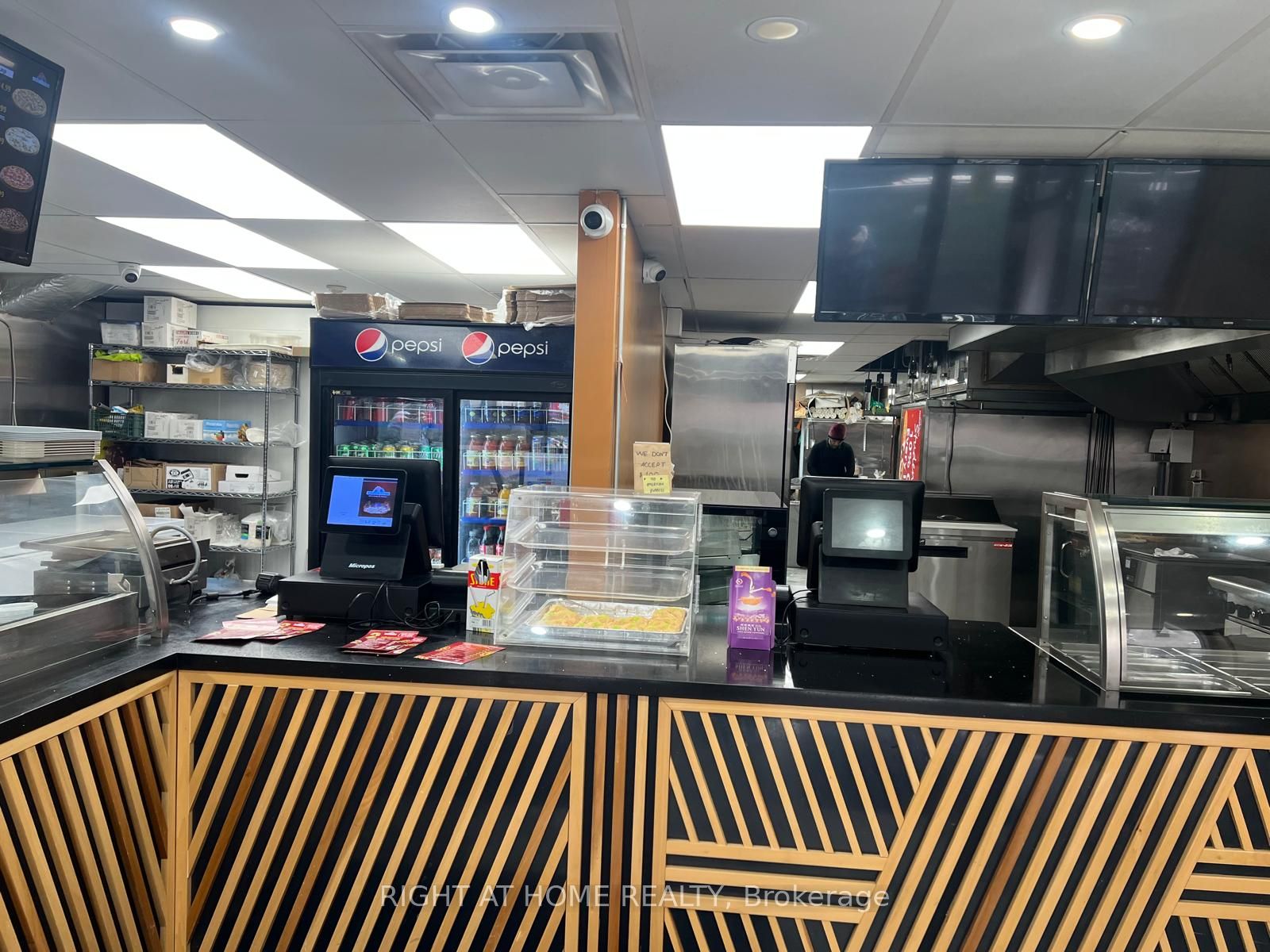 419-429 Yonge Street 102