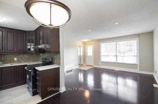 27 Erlesmere Avenue Main (Upper Level)