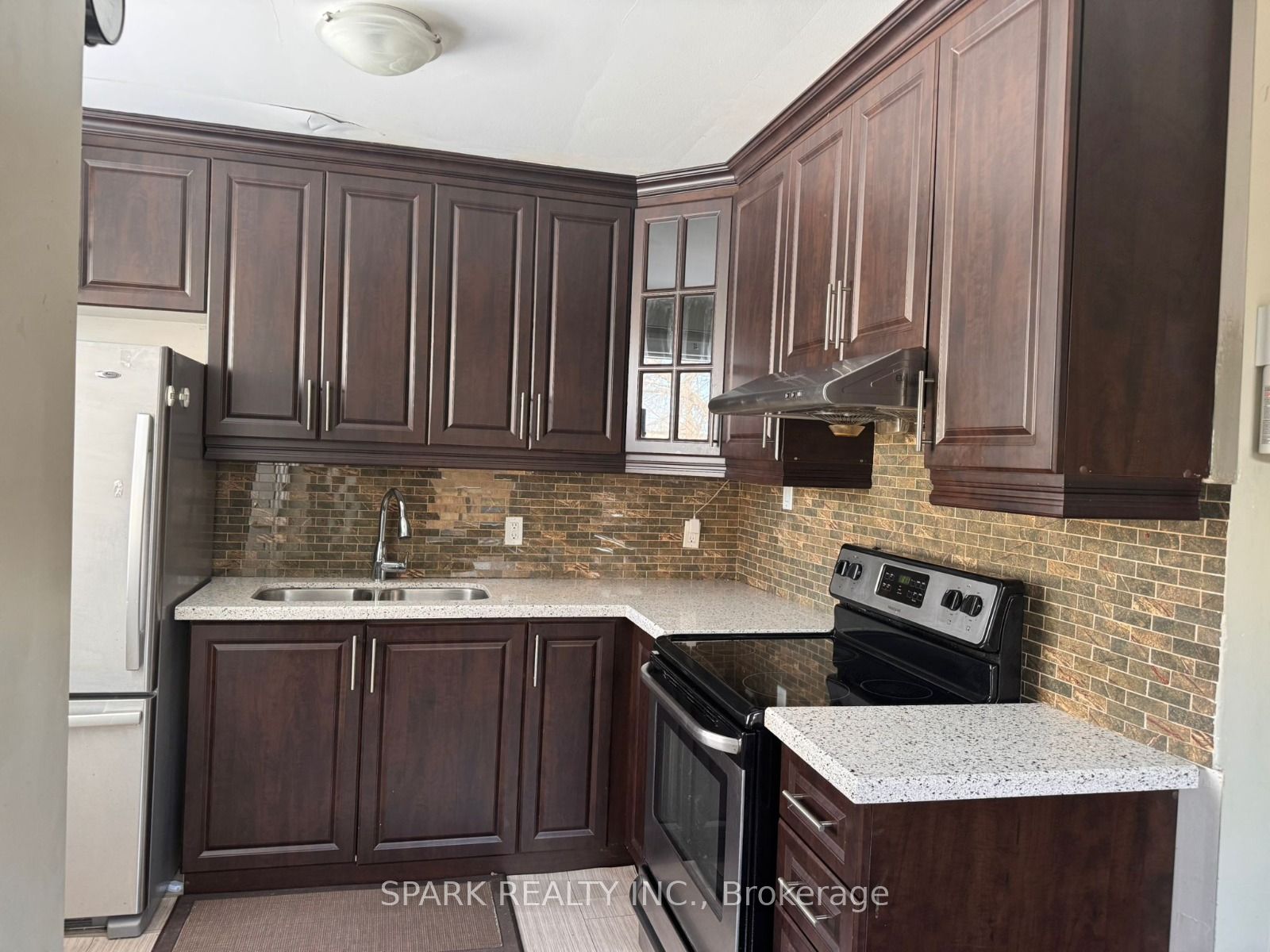 27 Erlesmere Avenue Main (Upper Level)