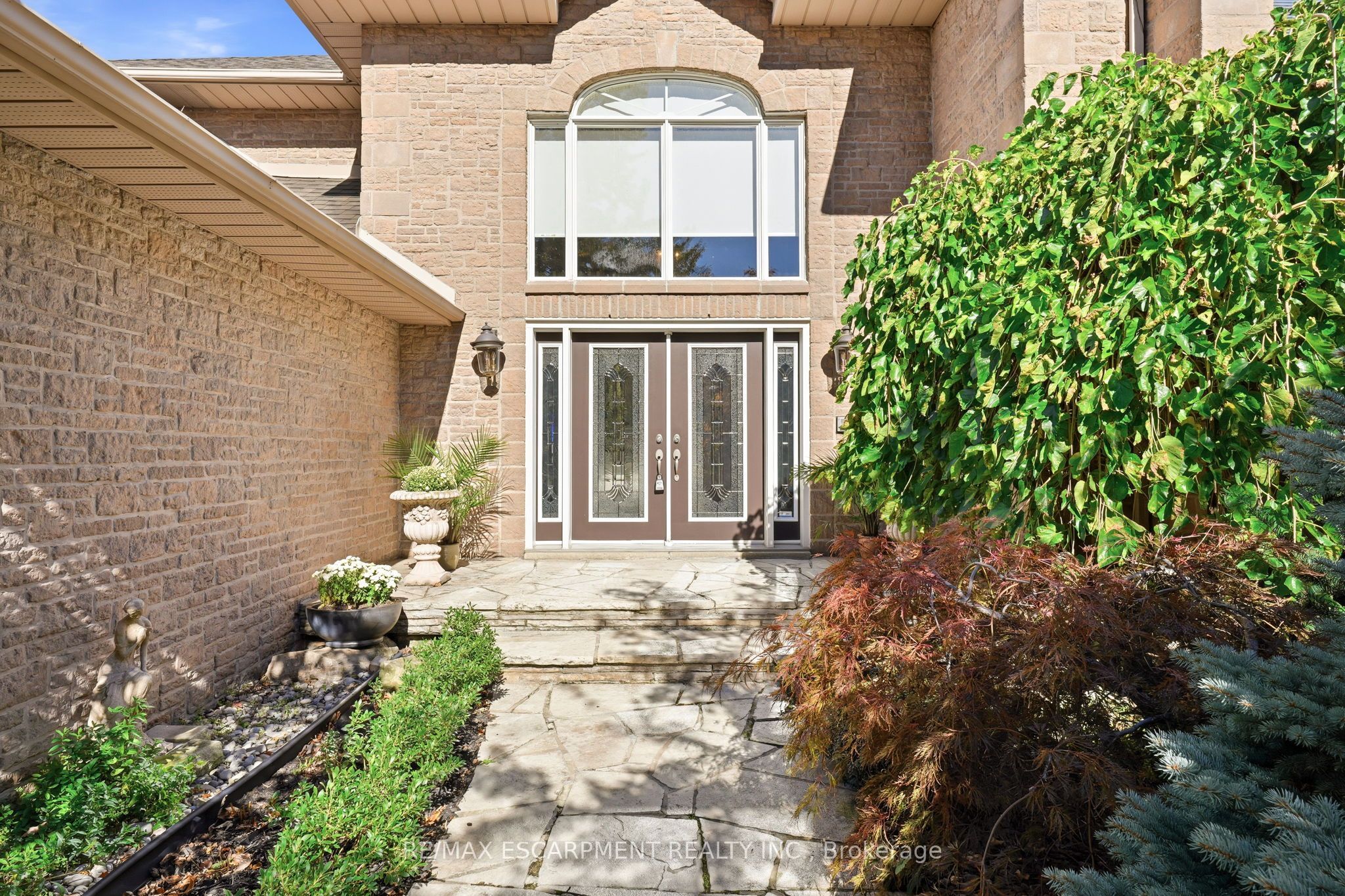 22 BURT Court