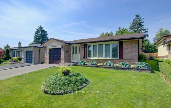 Photo of 141 Hazelglen Drive, Kitchener, ON N2M 2E6 (MLS # X13509602)