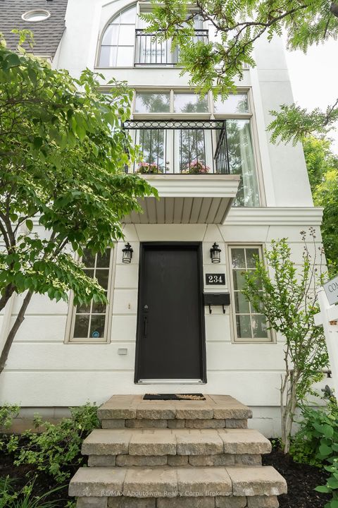 234 Randall Street Oakville ON L6J 1P7