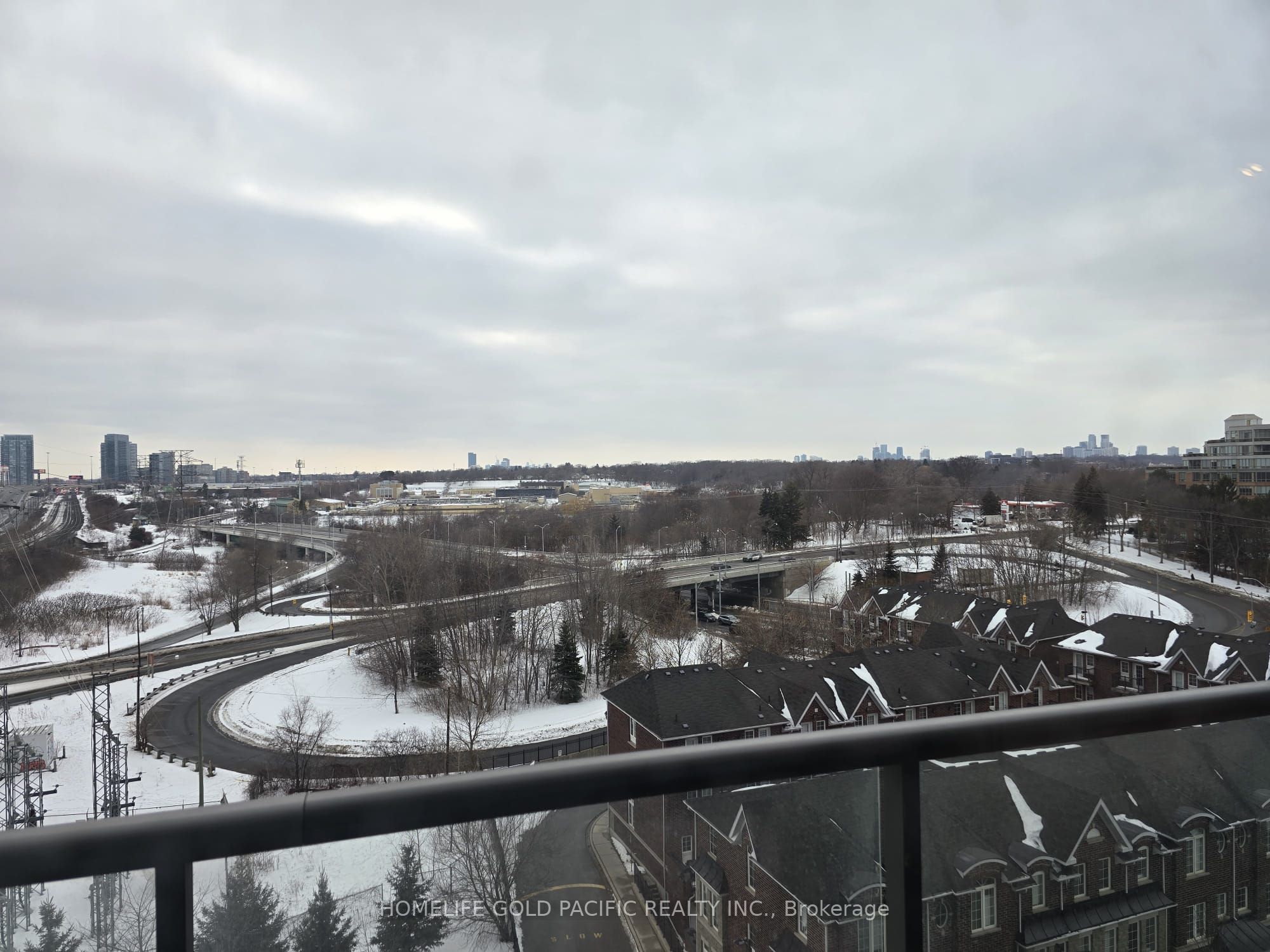 105 The Queensway Avenue 806