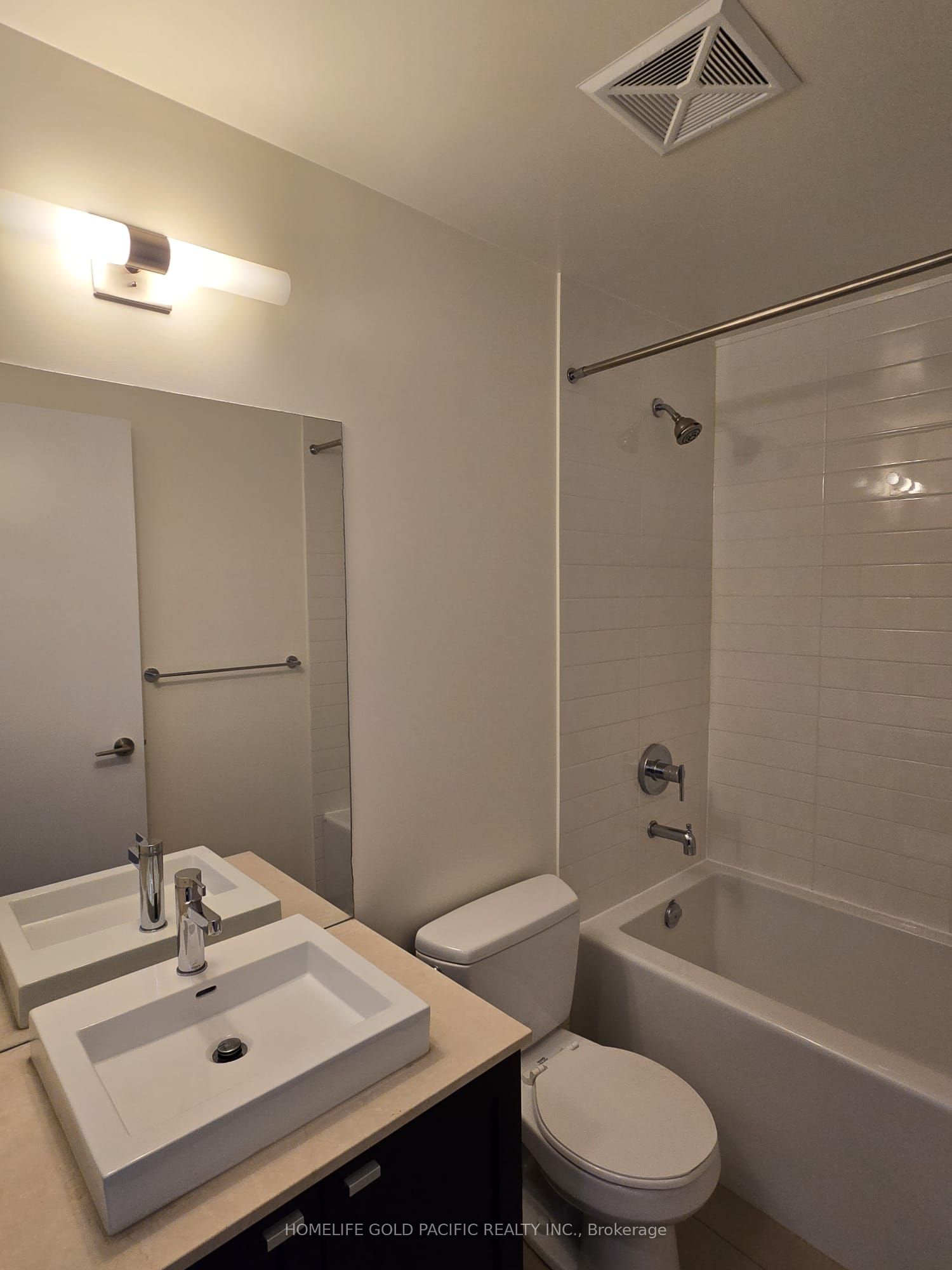 105 The Queensway Avenue 806