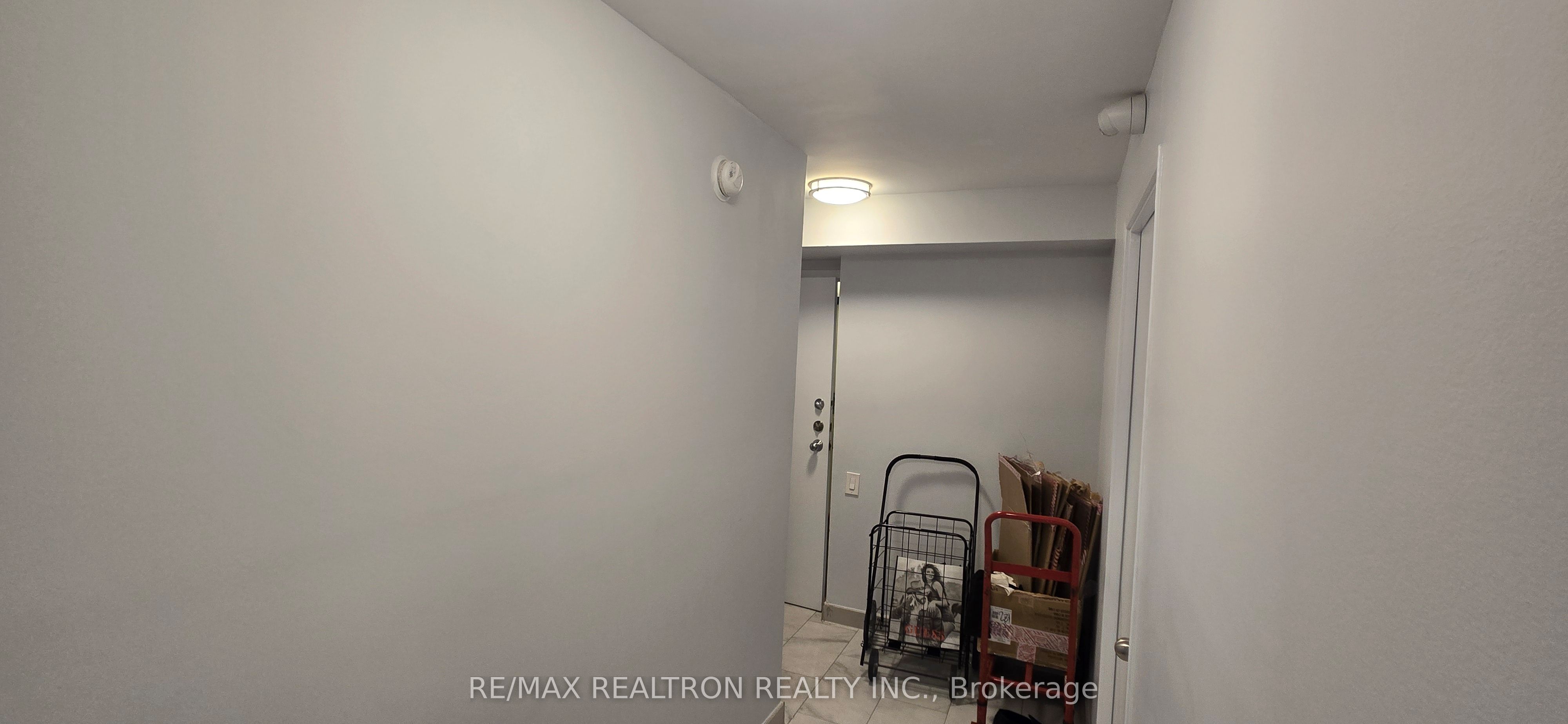 2466 Eglinton Avenue E 806