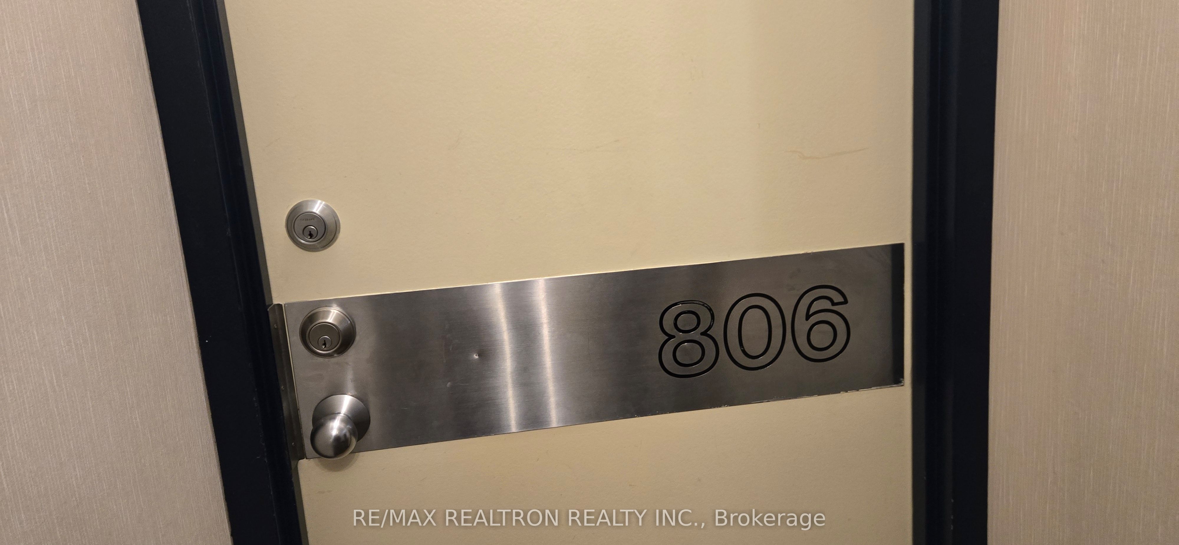 2466 Eglinton Avenue E 806