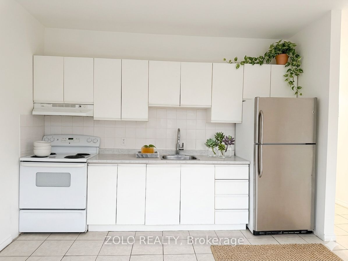 968 Bathurst Street 4