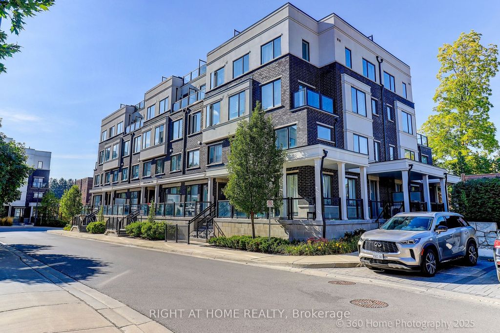 Photo of 200 Alex Gardner Circle #28, Aurora, ON L4G 3G5 (MLS # N12596334)