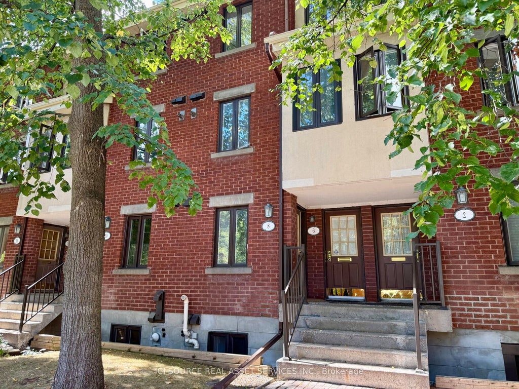 Photo of 8 Blue Moon Private, Manor Park - Cardinal Glen and Area, ON K1K 4K6 (MLS # X12885572)