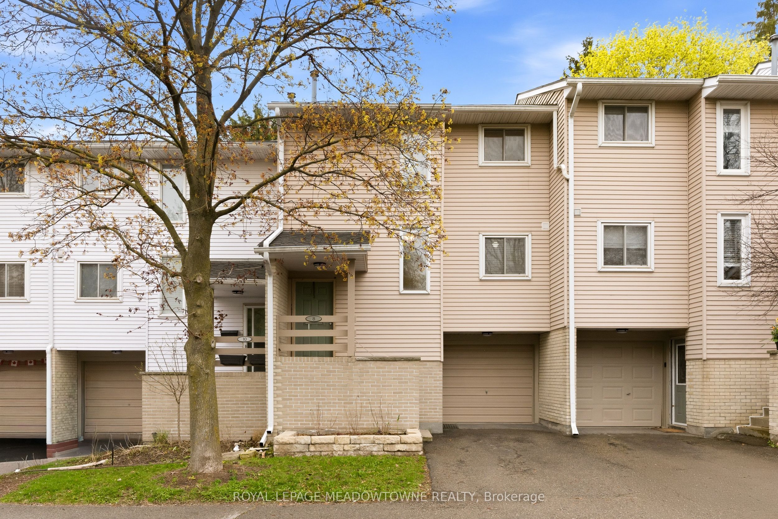 8 Lynden Circle