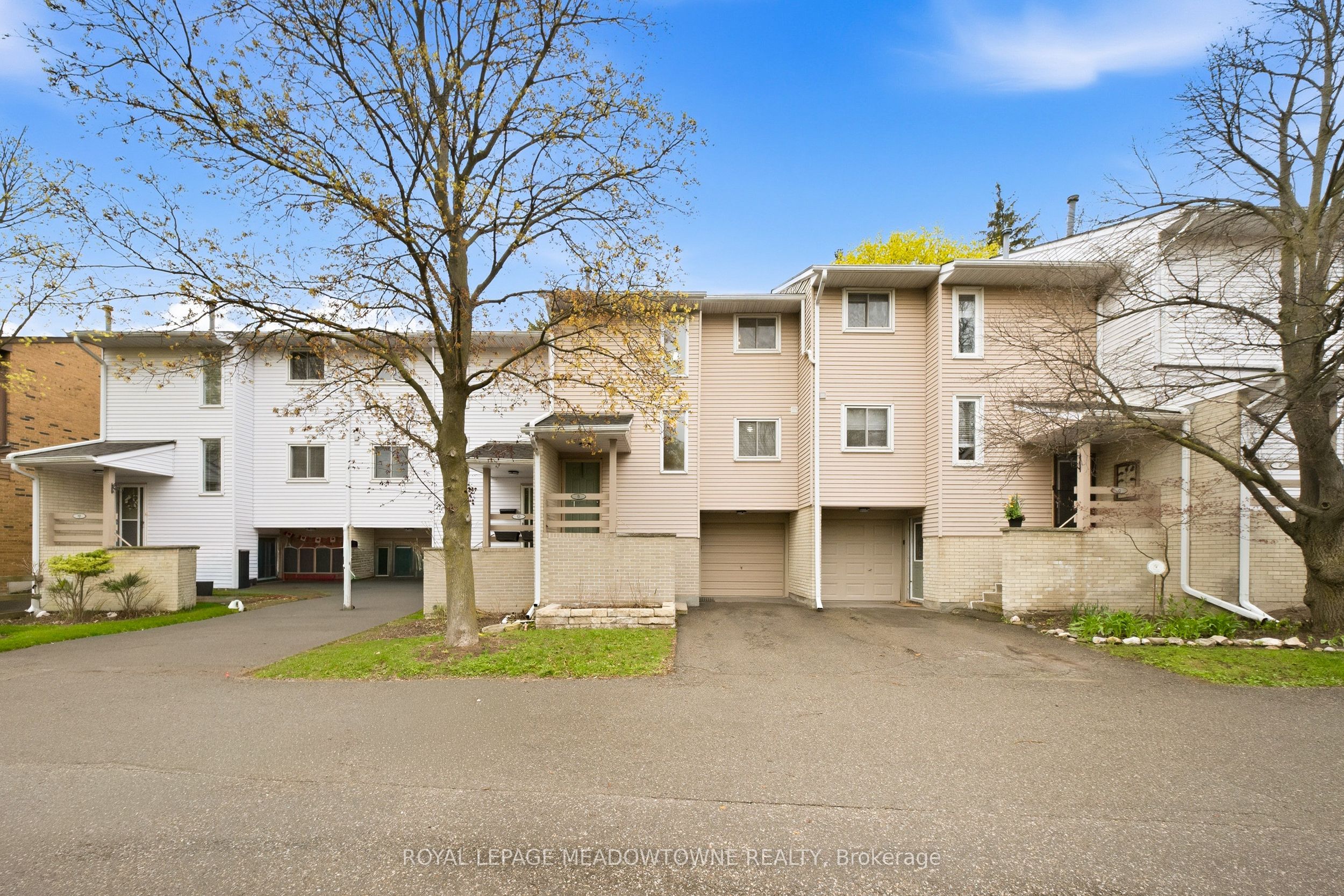 8 Lynden Circle
