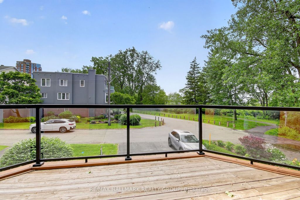Photo of 3 Birchdale Avenue #D, Crystal Bay - Rocky Point - Bayshore, ON K2H 5A1 (MLS # X13539536)