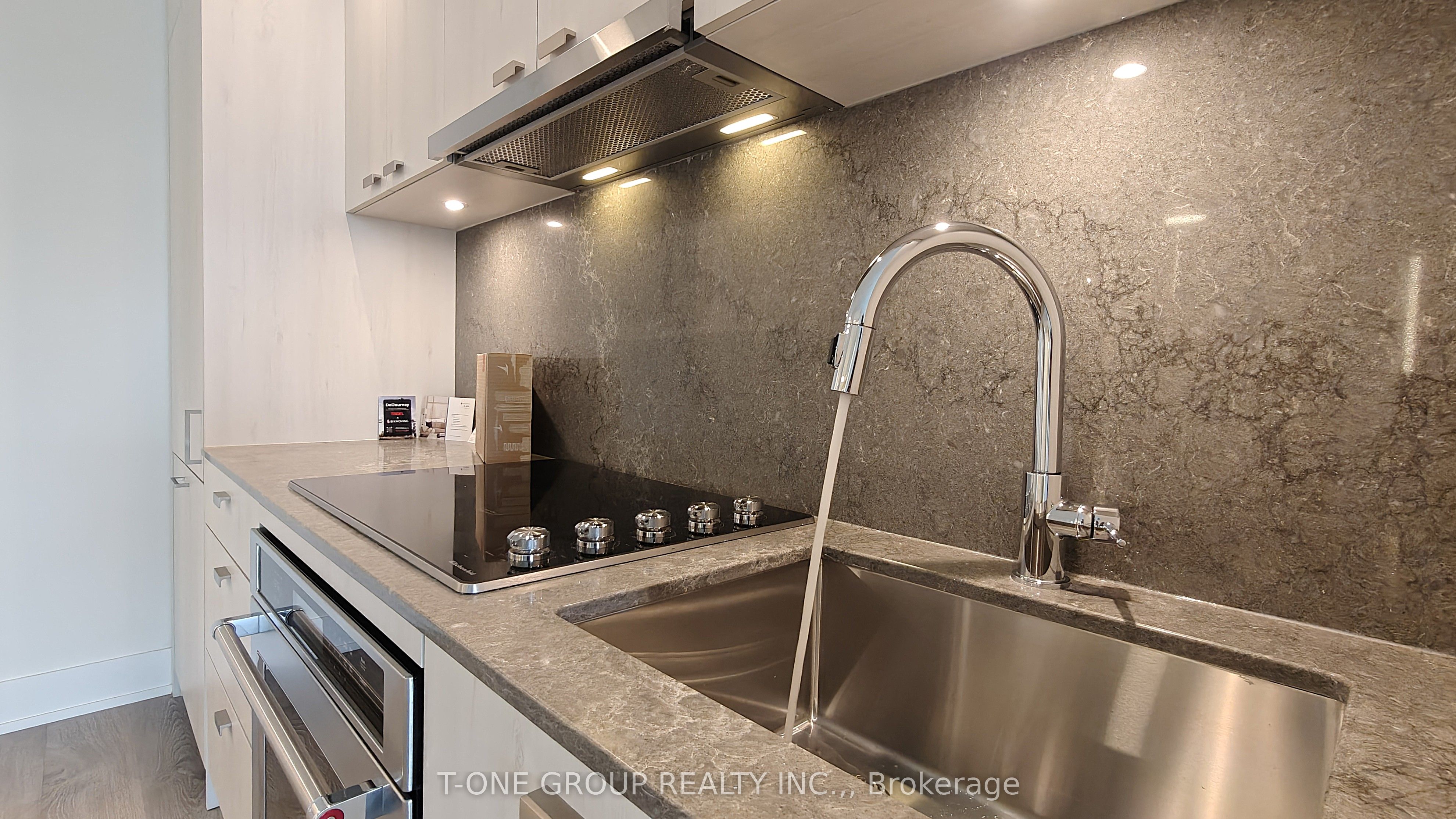 858 Dupont Street 541