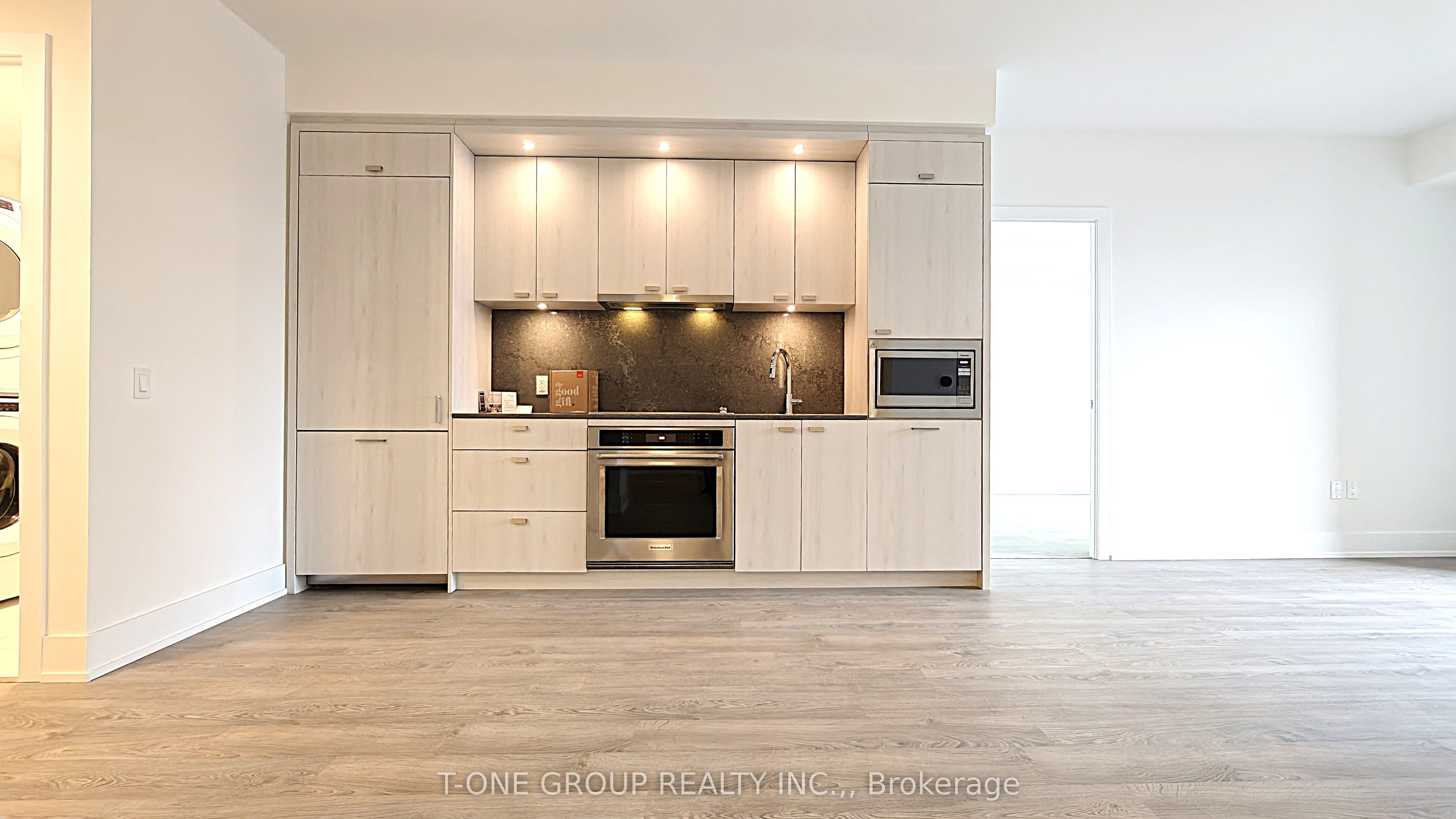858 Dupont Street 541