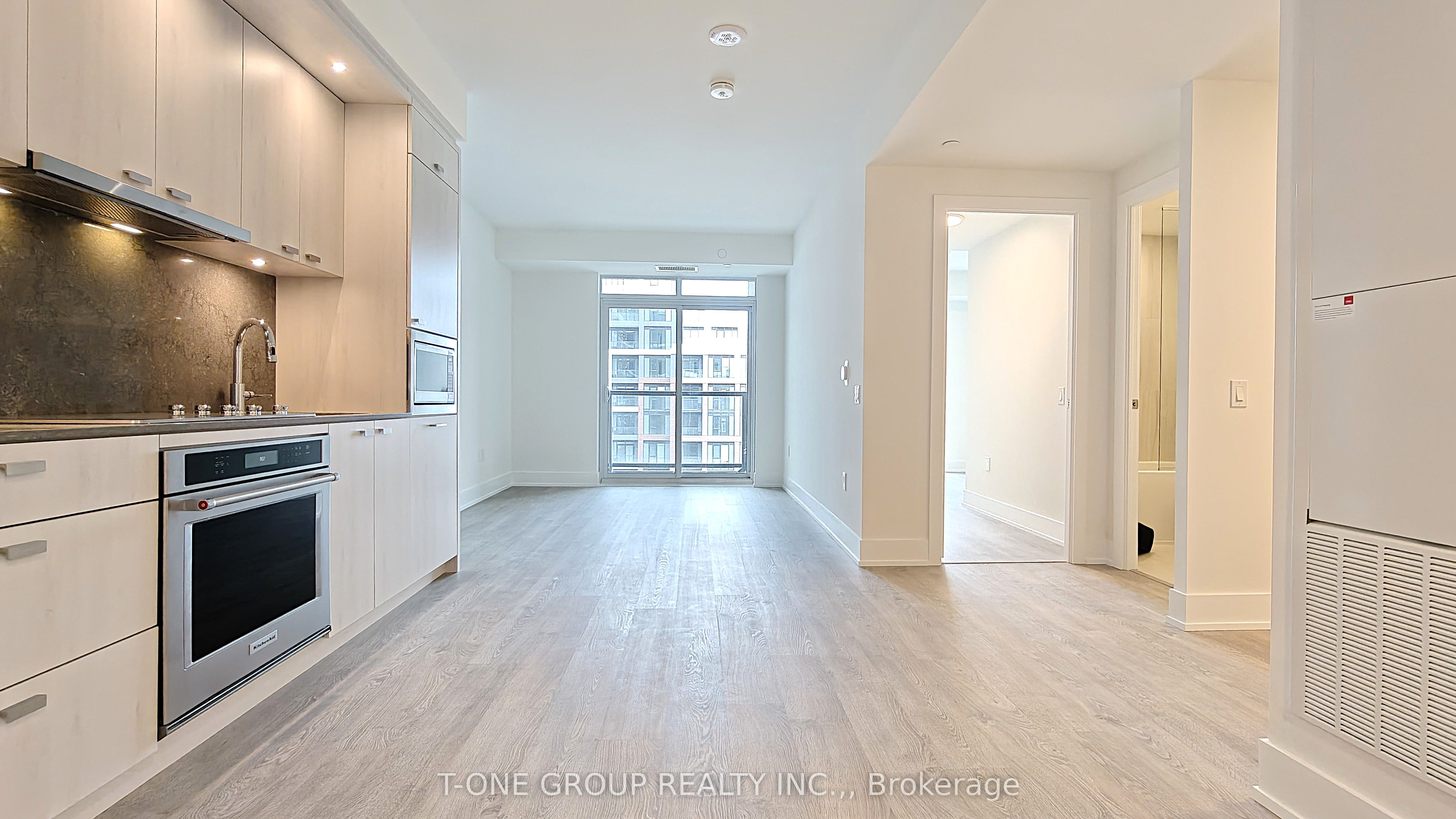 858 Dupont Street 541