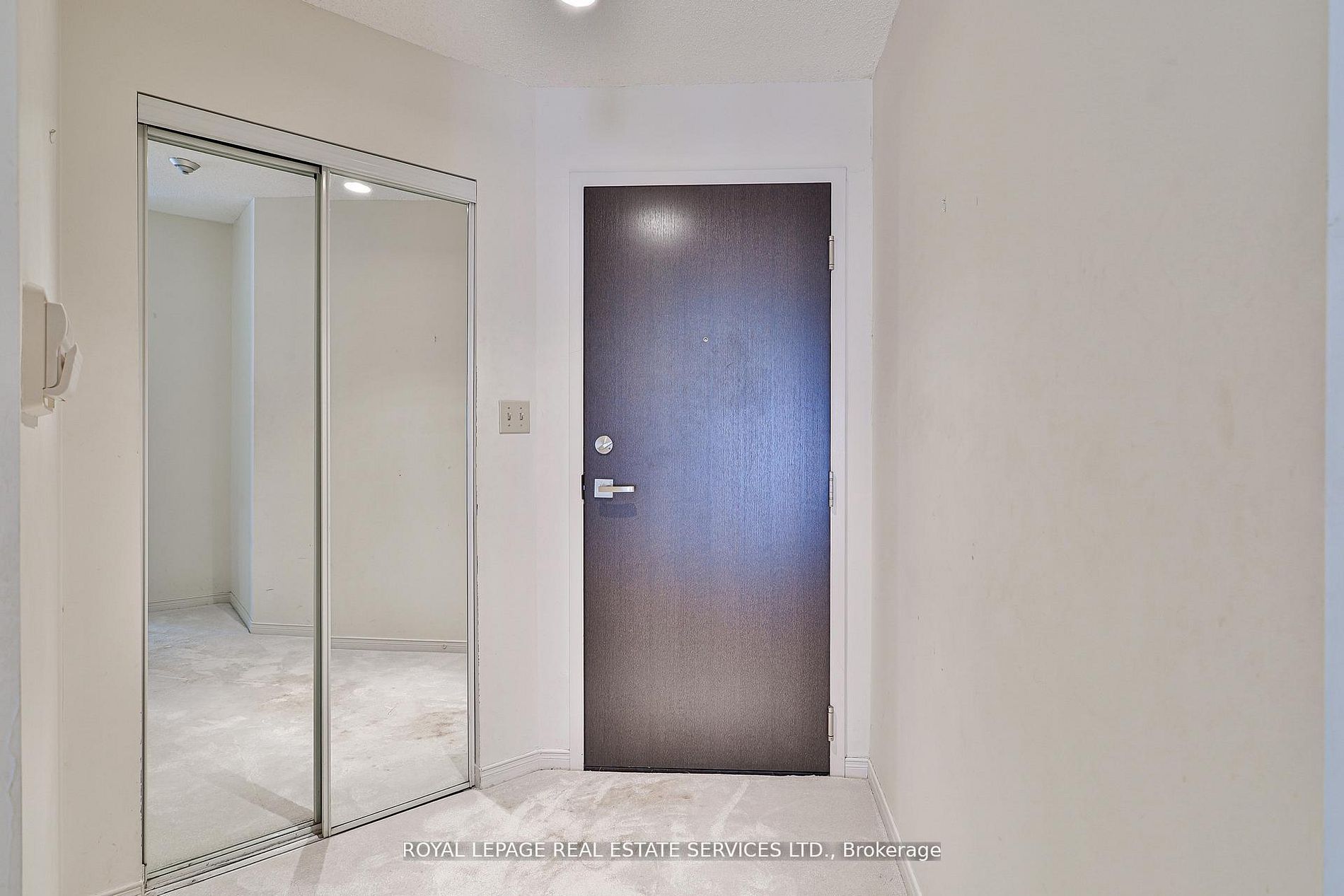 2269 Lake Shore Boulevard W 611