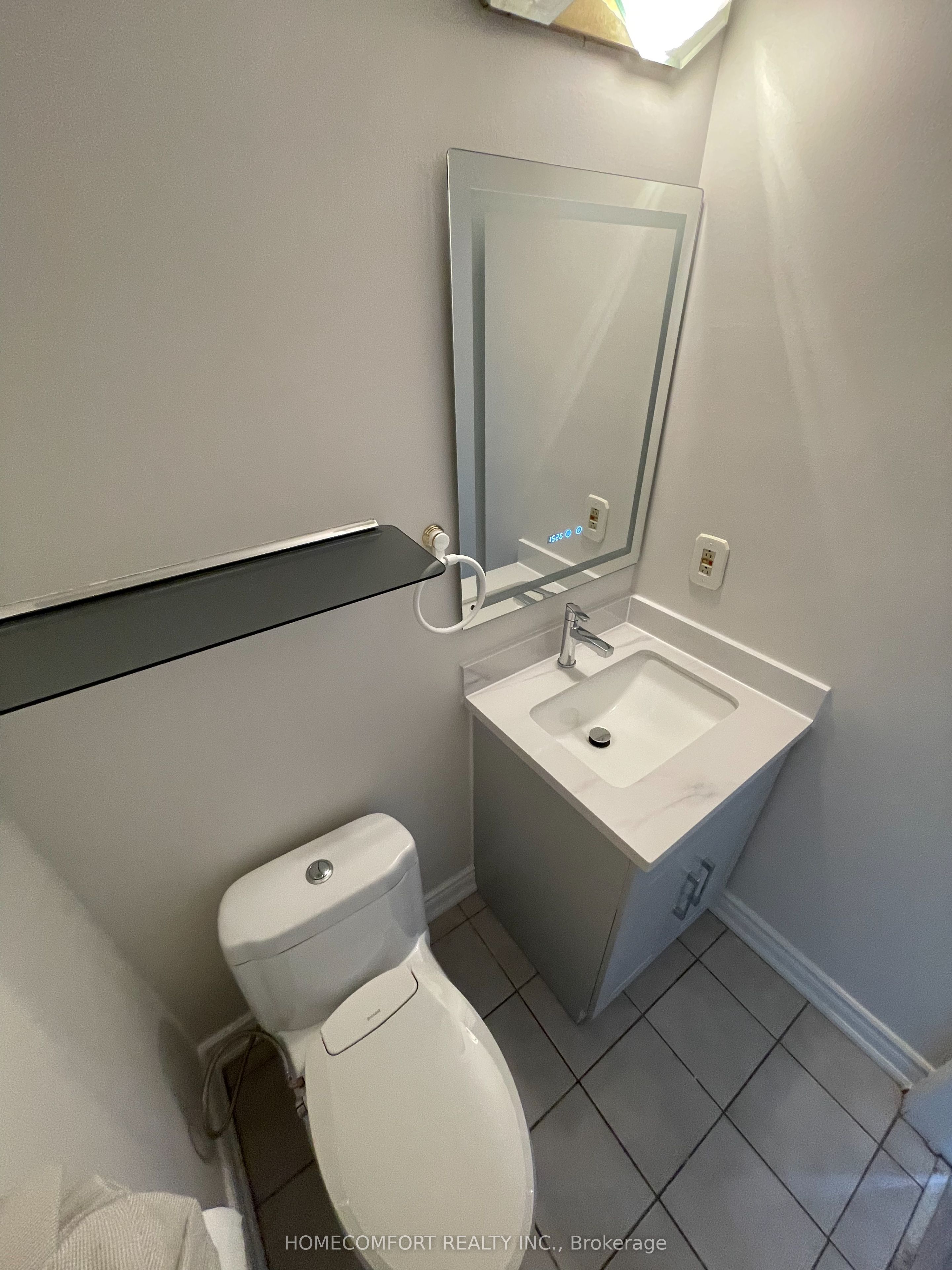 6704 Tenth Line W