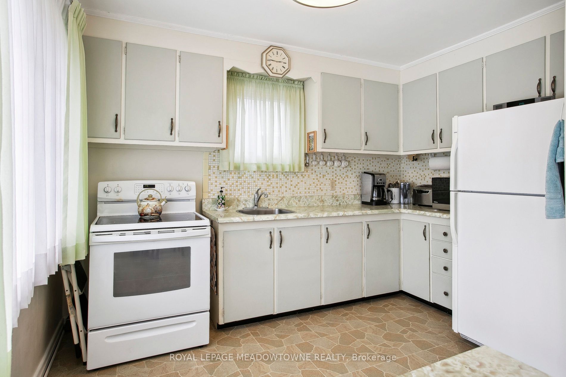 123 Vista Drive W