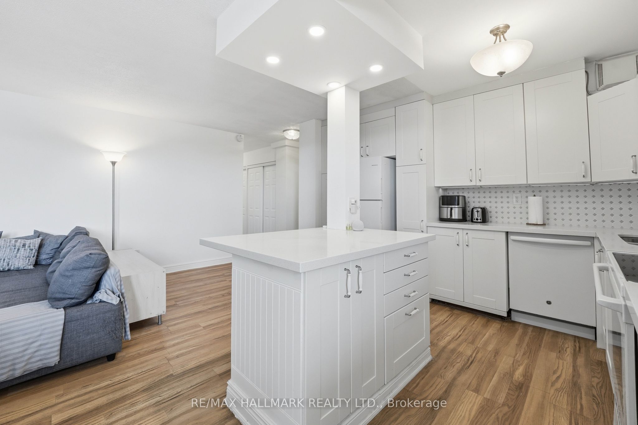 180 Markham Road 503