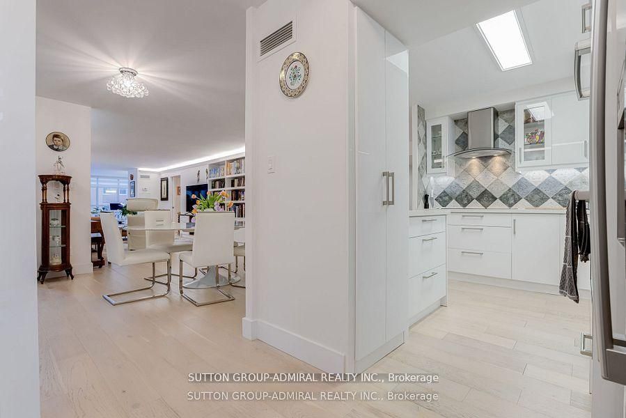 278 Bloor Street E 805