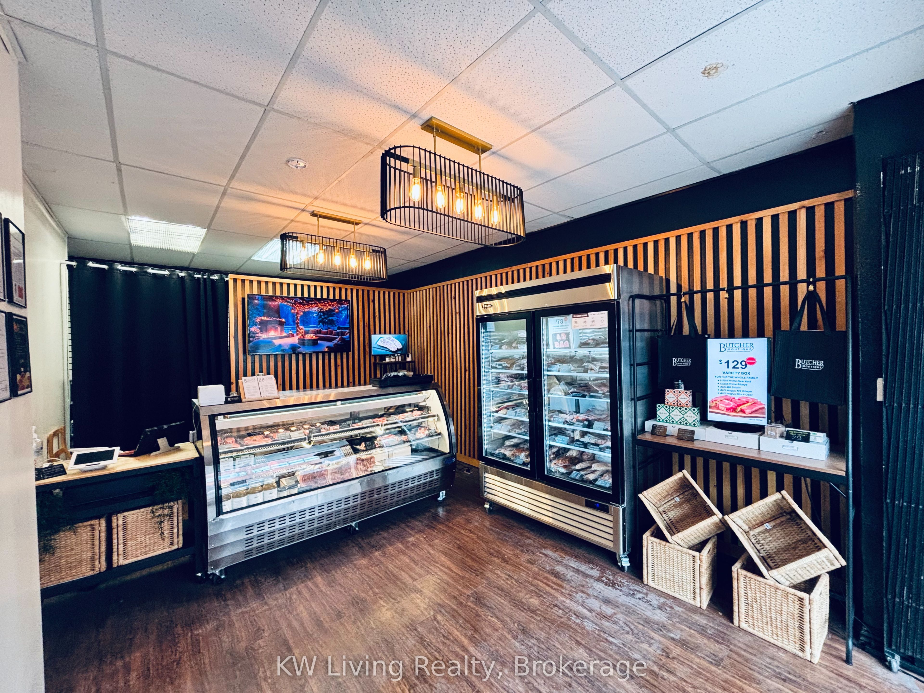 2245 Dundas Street W Ground