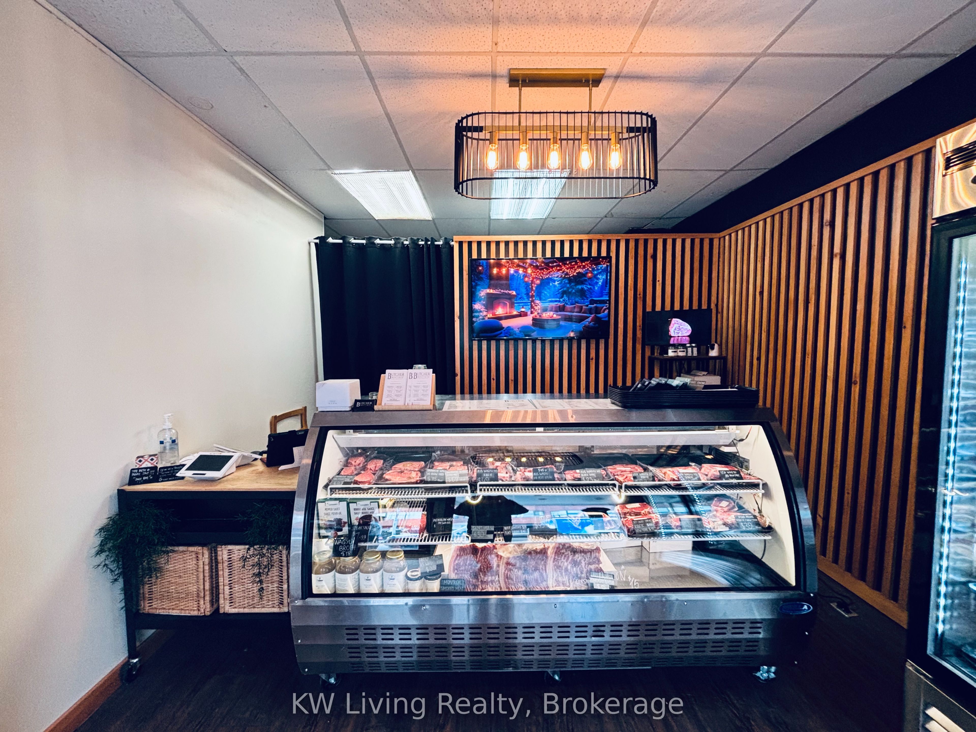 2245 Dundas Street W Ground