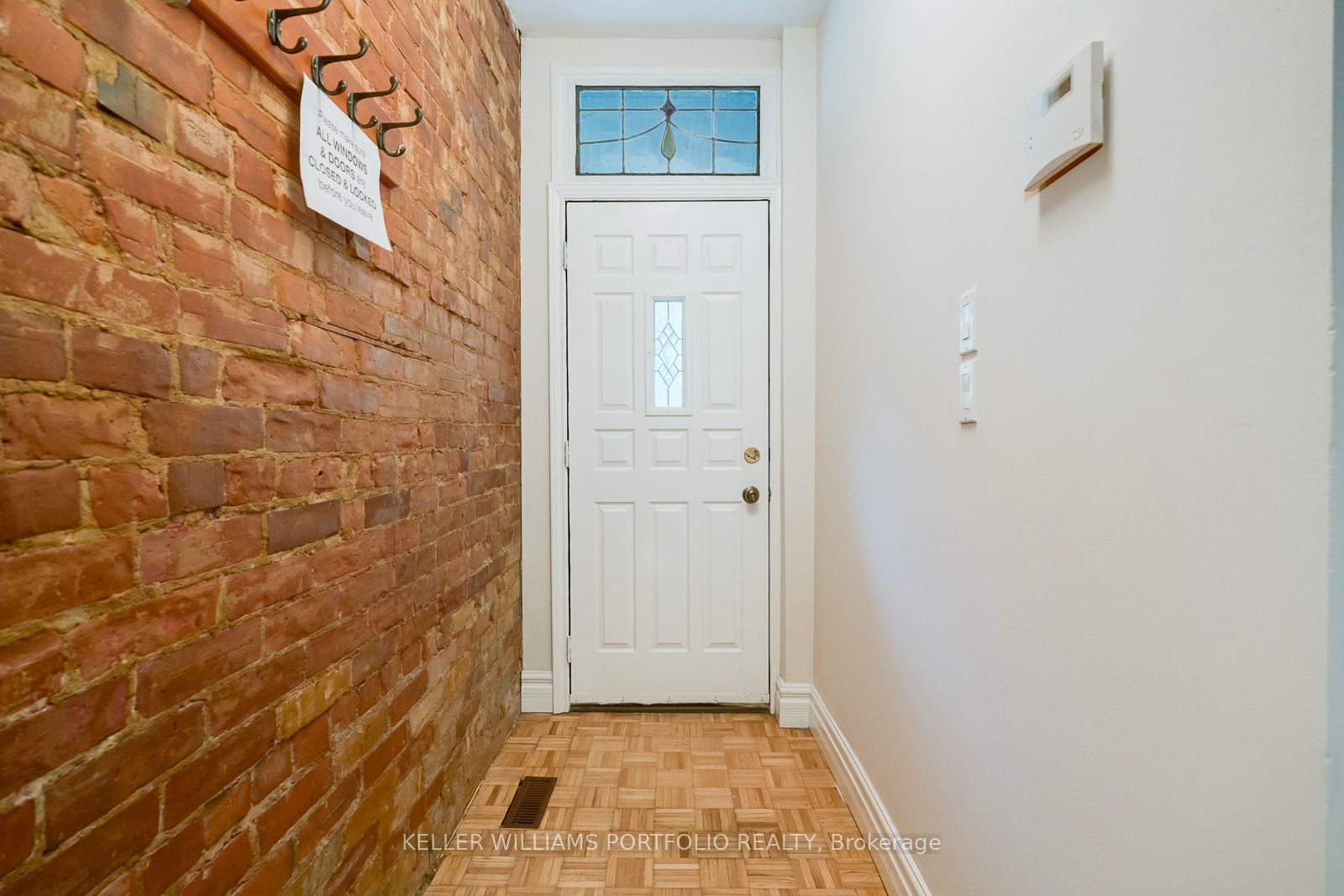 6 Melbourne Avenue