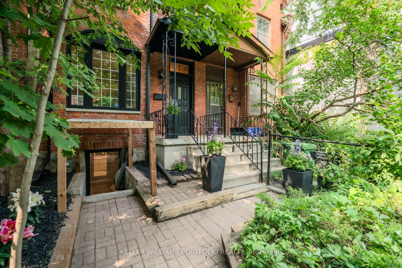 6 Melbourne Avenue