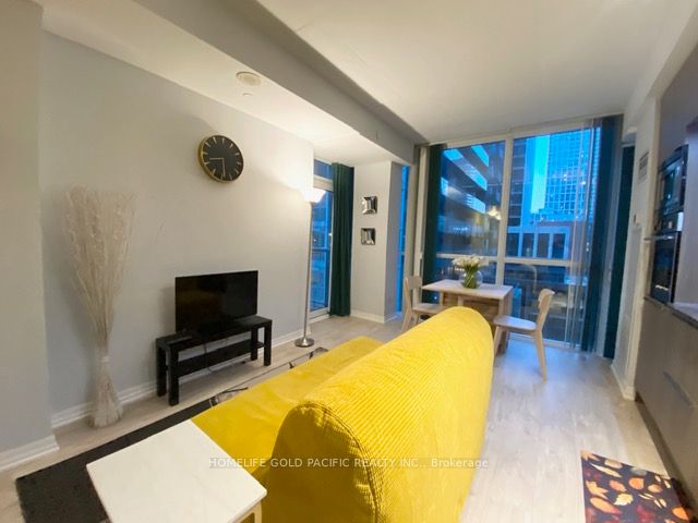 88 Blue Jays Way 1114