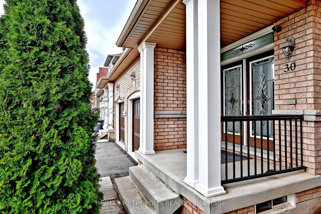 Photo of 30 Wasaga Road, Brampton, ON L6X 3B1 (MLS # W13008242)