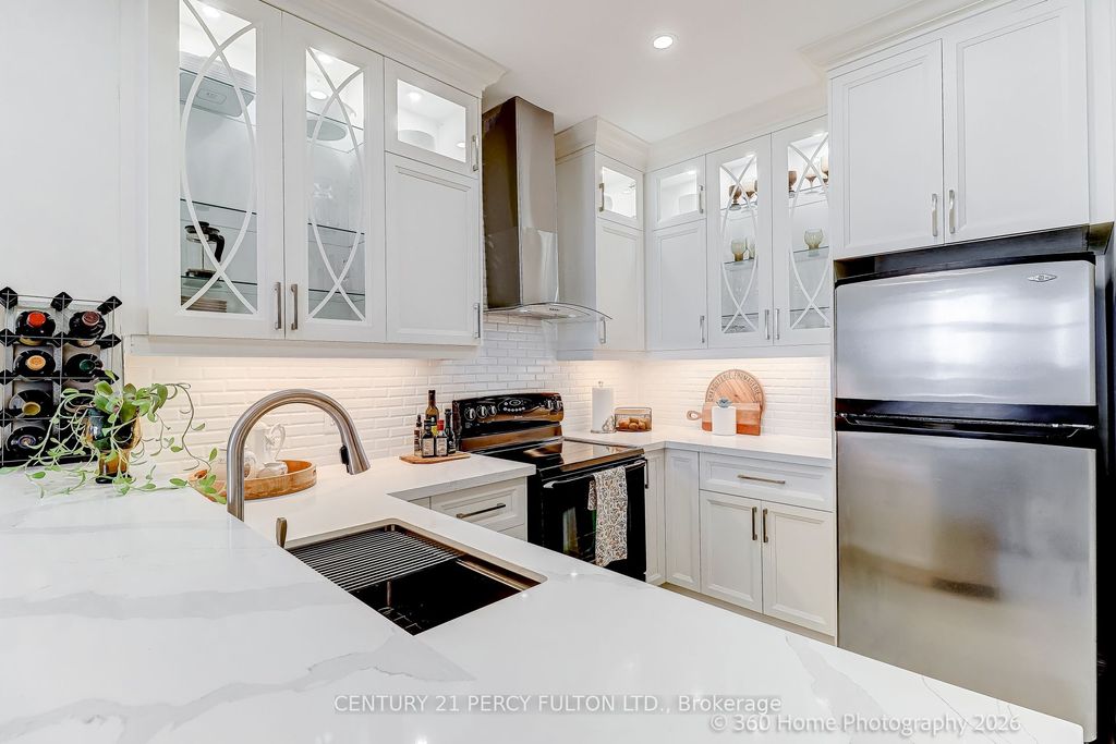 Photo of 1 Leaside Park Drive #604, Toronto, ON M4H 1R1 (MLS # C13031816)