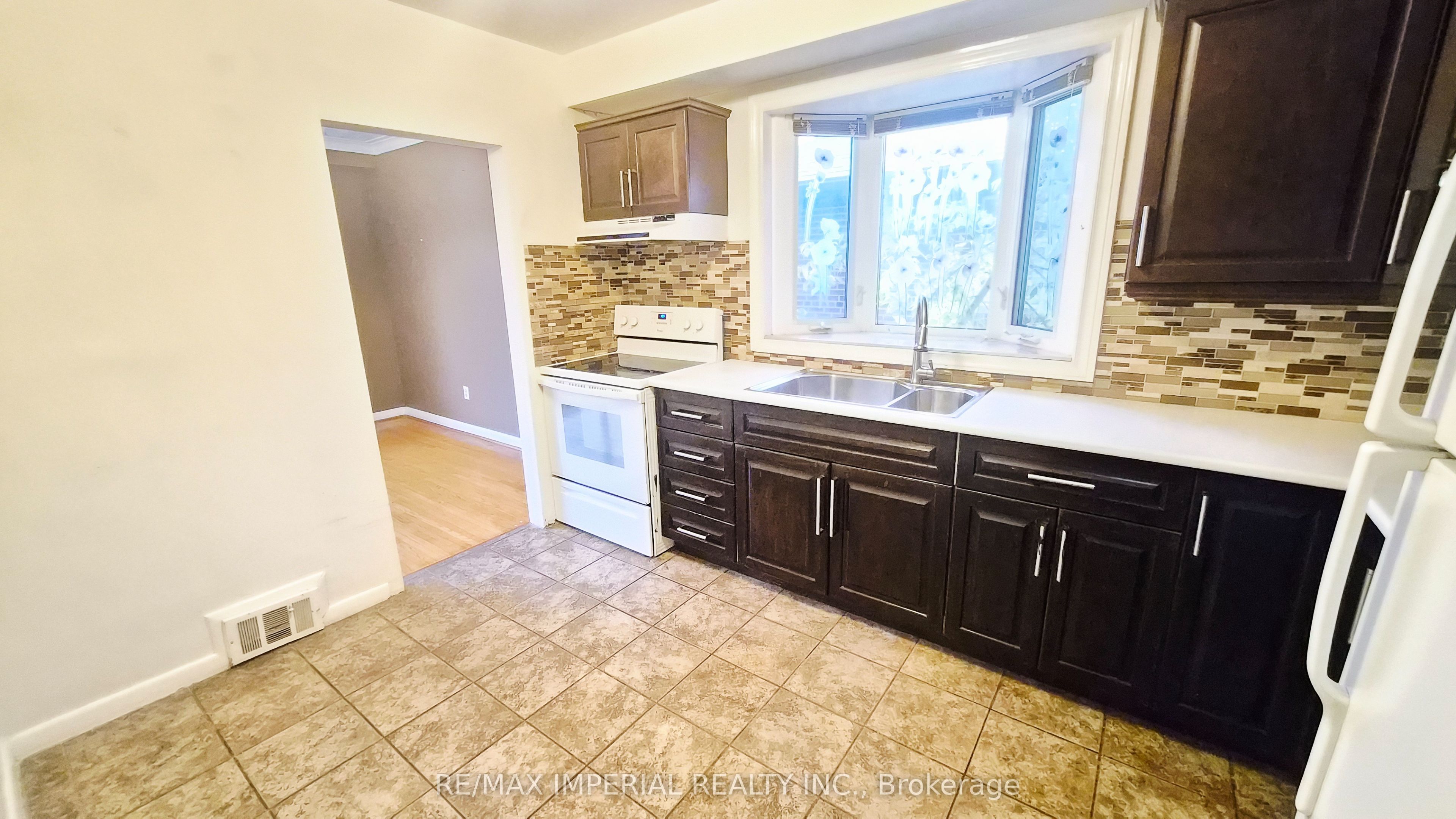 422 Lynett Crescent