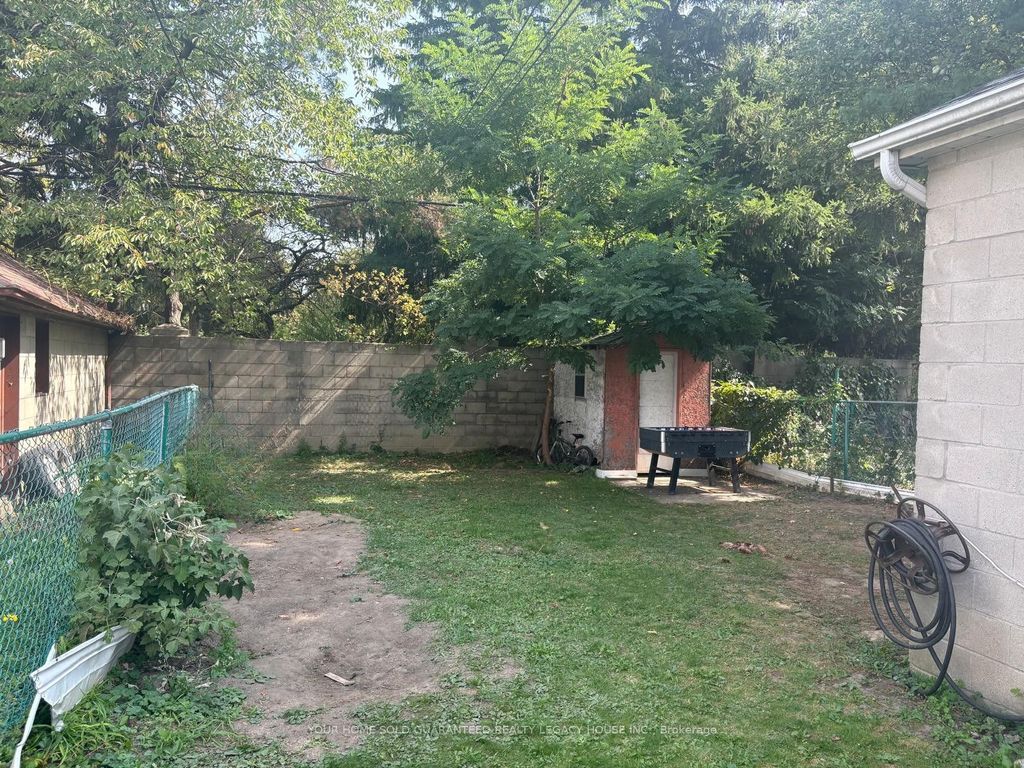 Photo of 627 McRoberts Avenue, Toronto, ON M6E 4R5 (MLS # W12457718)