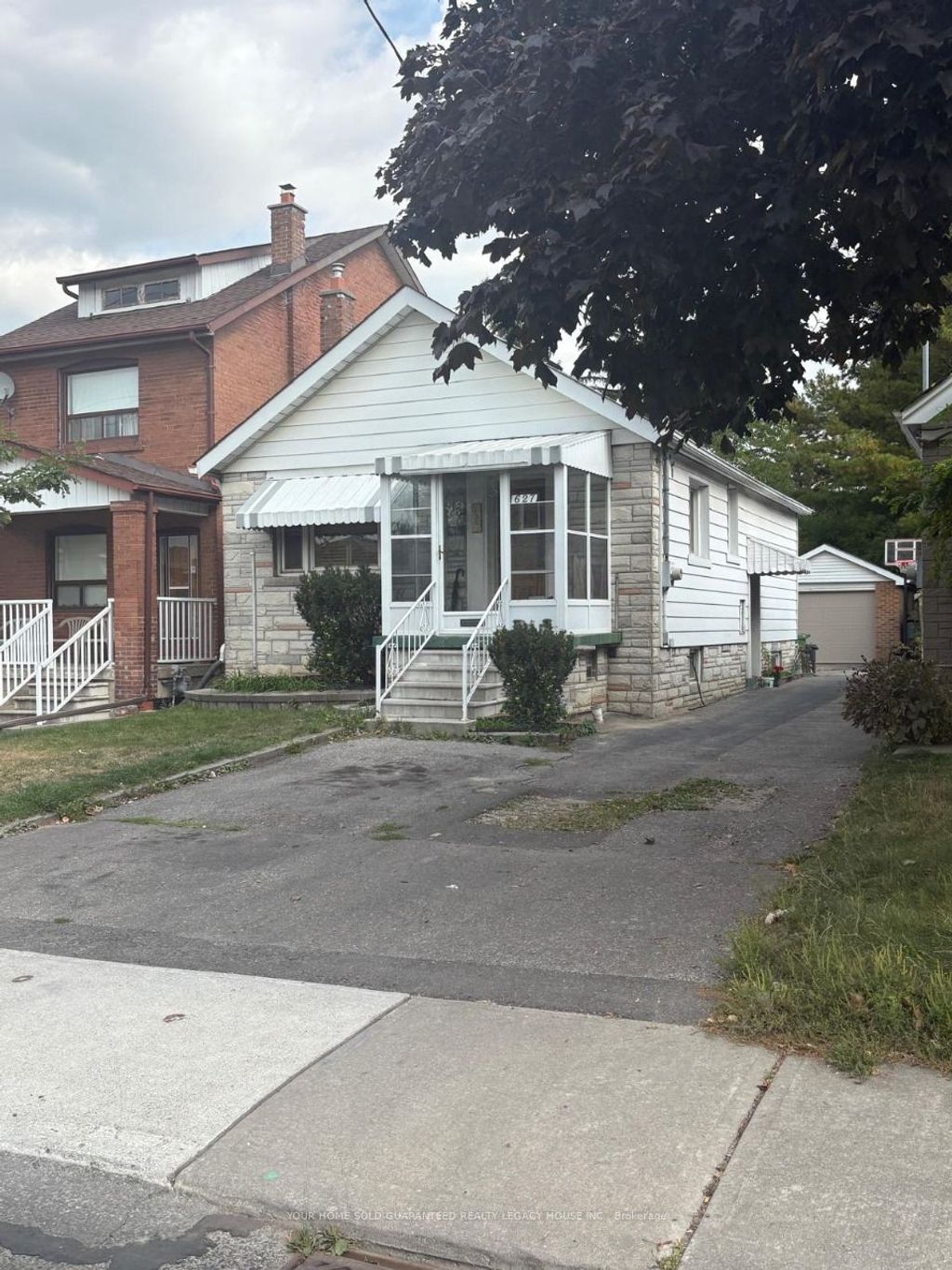 Photo of 627 McRoberts Avenue, Toronto, ON M6E 4R5 (MLS # W12457718)