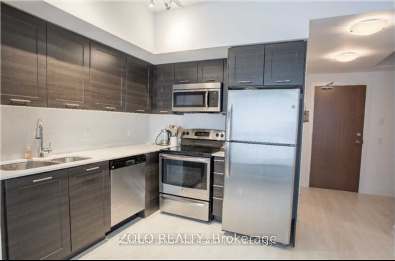 2212 Lakeshore Boulevard W 313