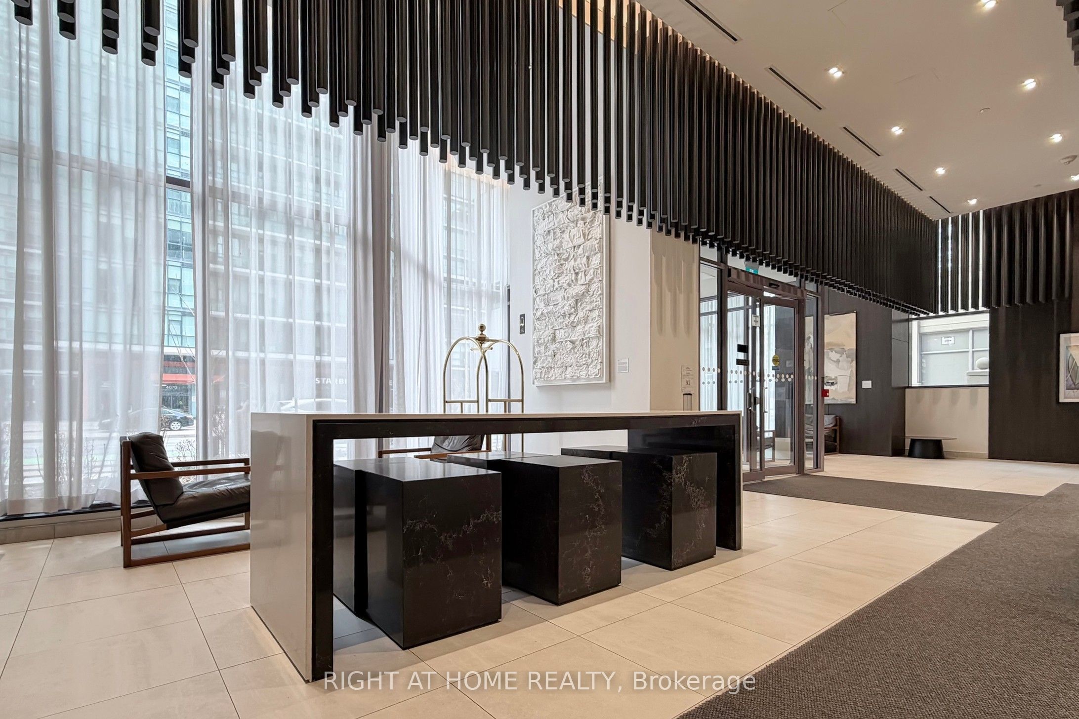 4065 Confederation Parkway 2507