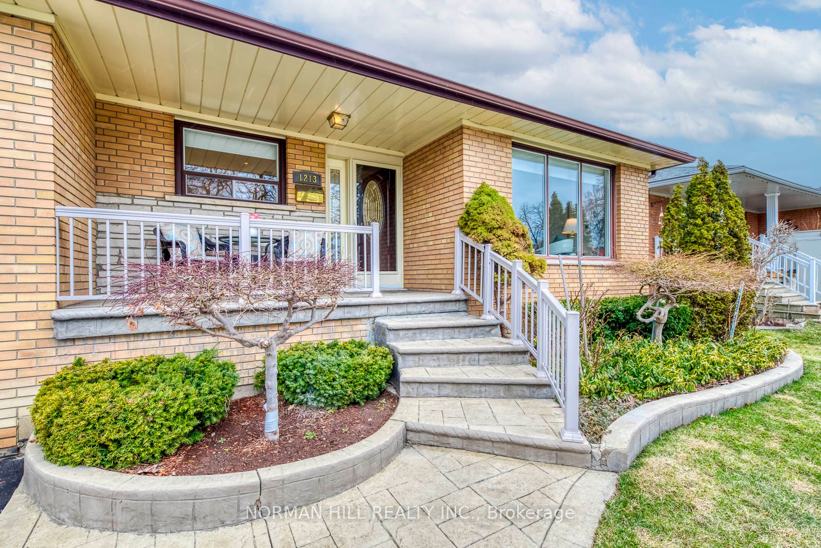 1213 Shamir Crescent