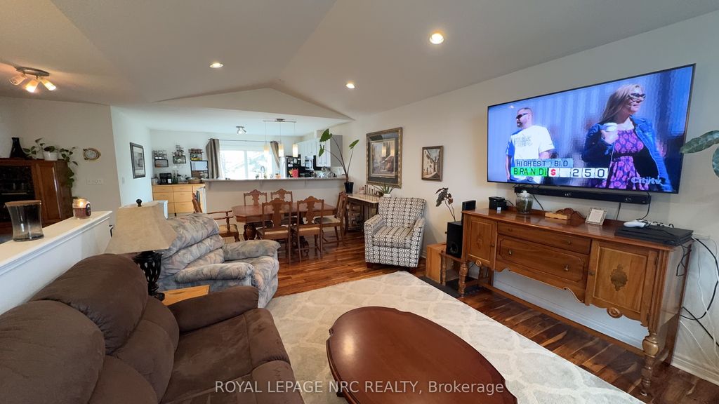 Photo of 63 Jackson Court E, Welland, ON L3C 7G4 (MLS # X12864098)