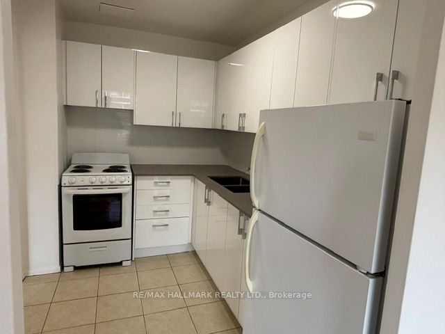 515 North Service Road 2-305