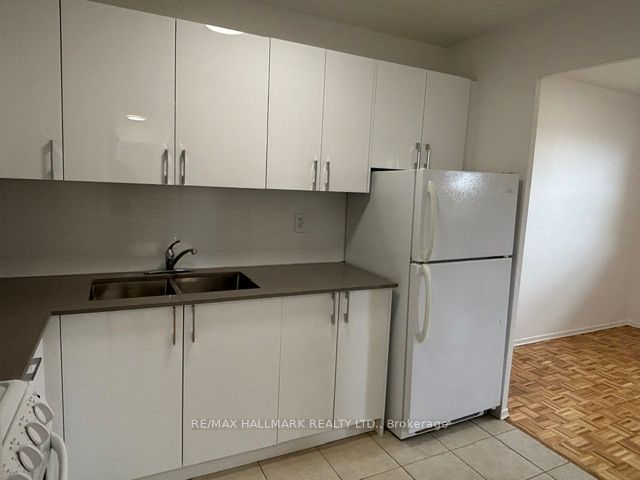 515 North Service Road 2-305