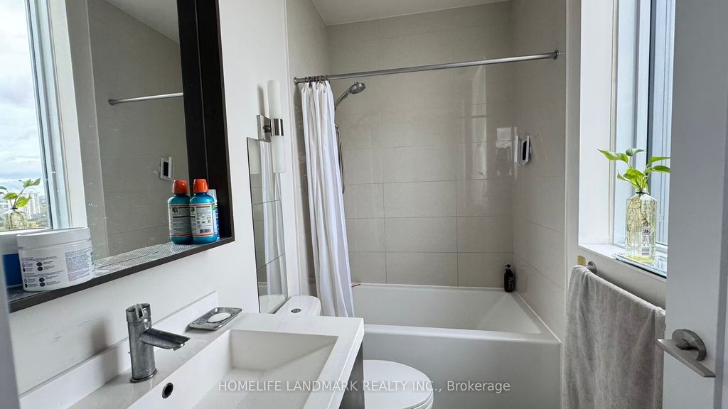 Photo of 18 Graydon Hall Drive #PH11, Toronto, ON M3A 0A4 (MLS # C12452482)