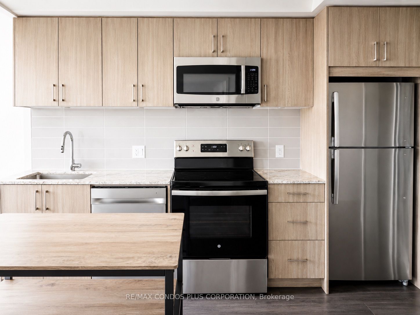 4010 Eglinton Avenue W 424
