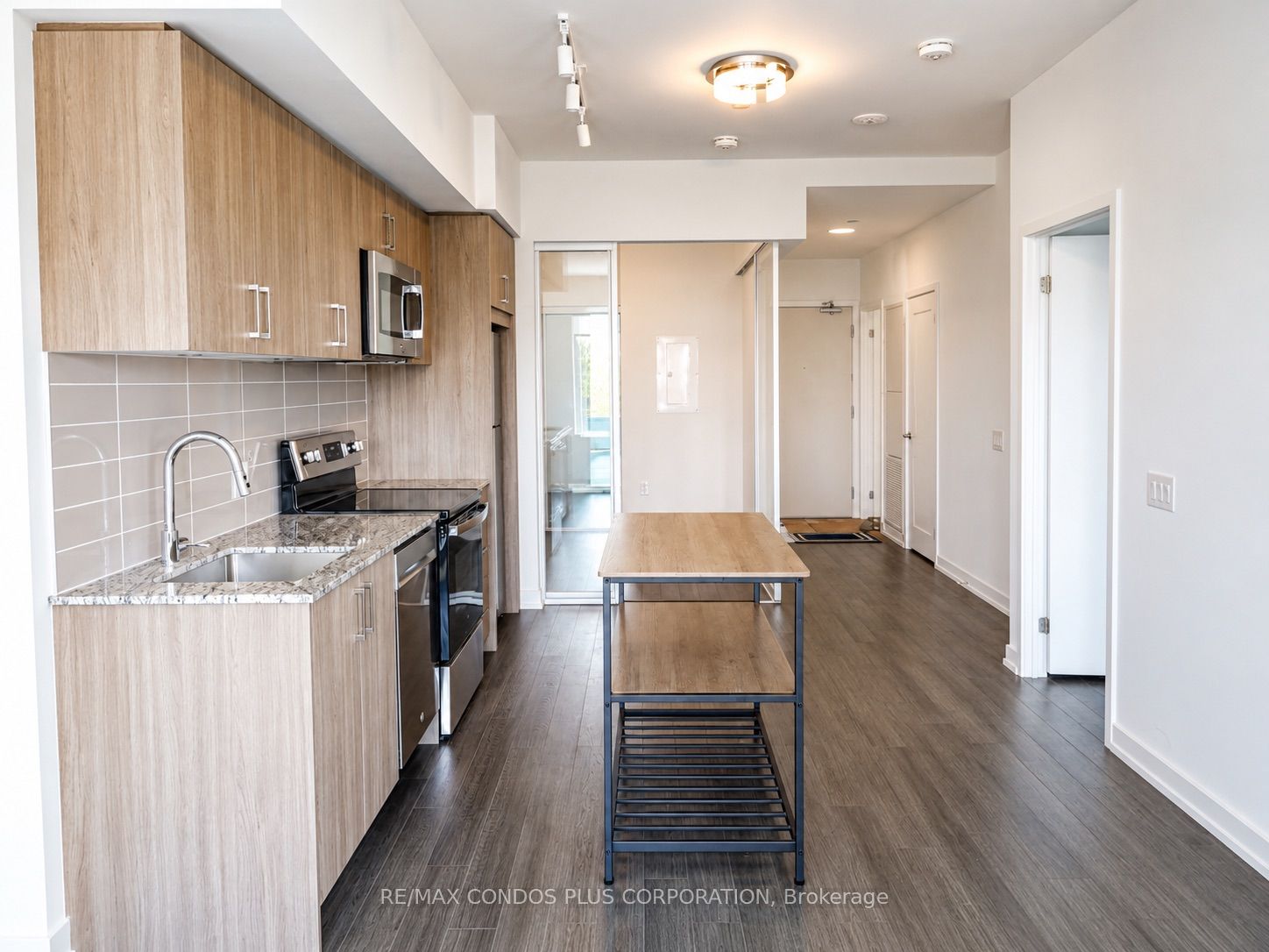 4010 Eglinton Avenue W 424